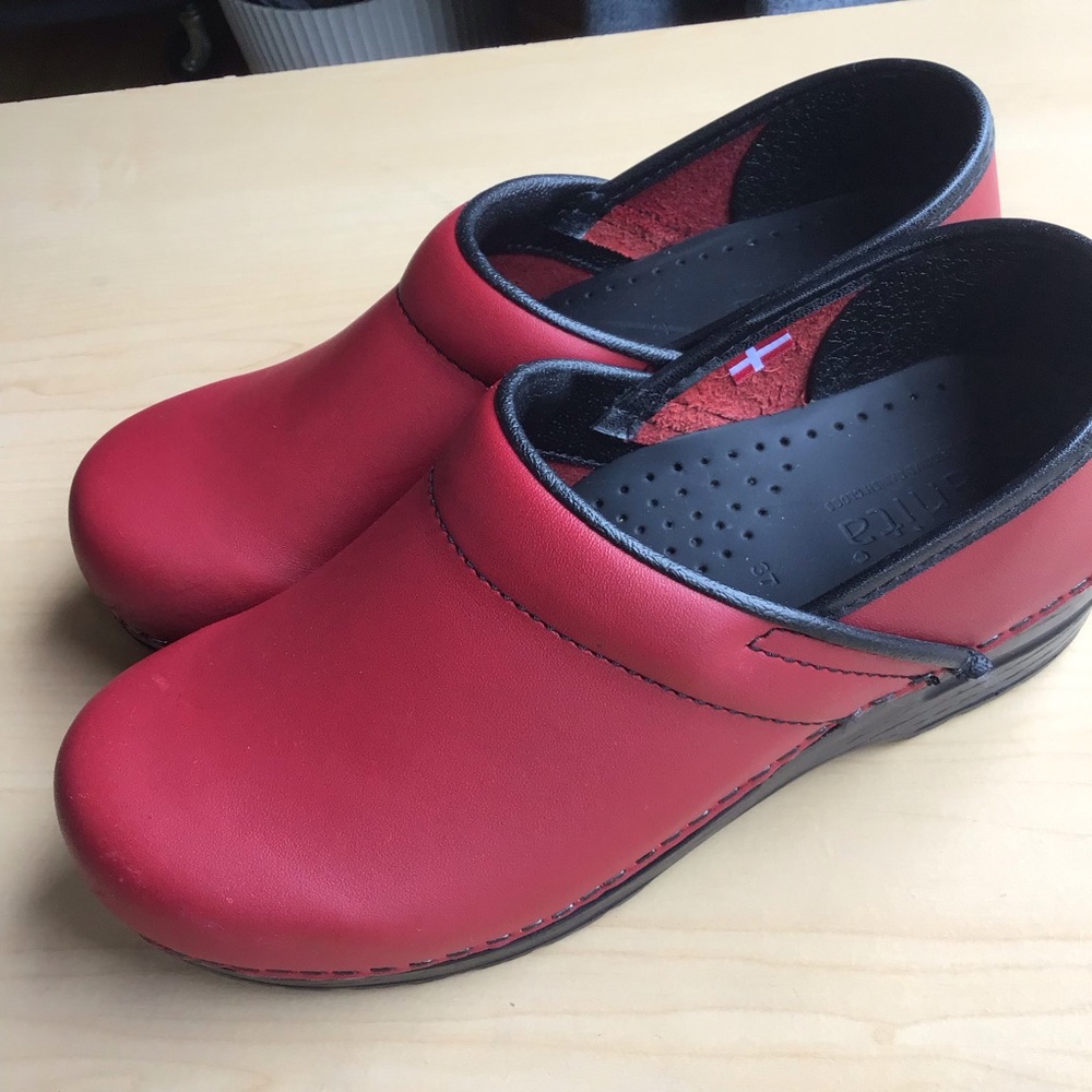 Sanita The Original Danish Clogs Red Leather . Size EU 37